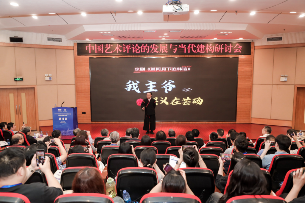 中国艺术学理论学会艺术评论专委会第二届年会暨“中国艺术评论的发展与当代建构”研讨会在重庆工商大学举行
